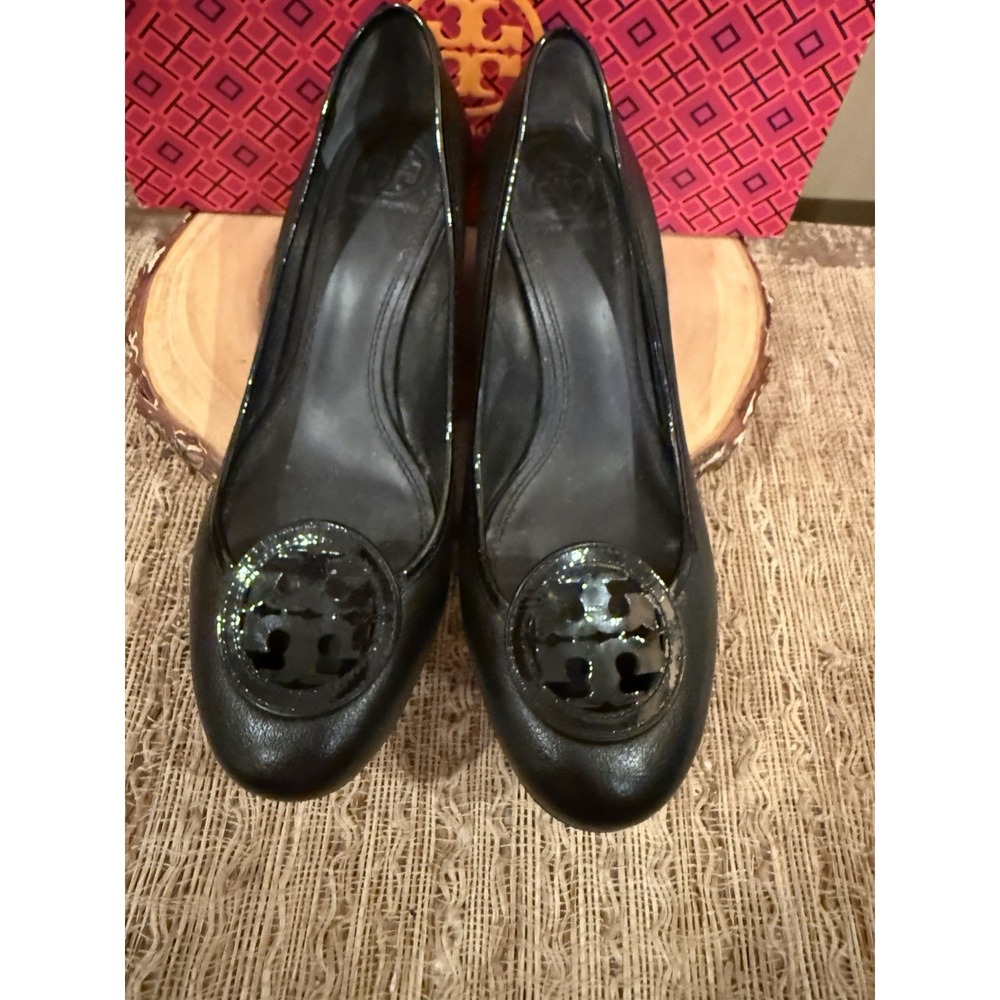 Tory Burch Sally Black Leather Patent Toe Logo Wedge Pumps Size 8M